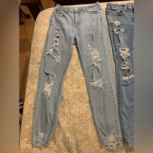 Women’s Skinny Jeans. Very flattering on and very comfy. Brand is Tinseltown.